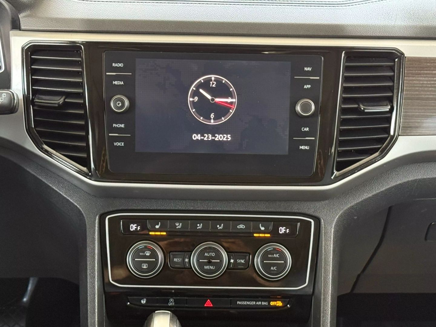 2020 Volkswagen Atlas - Image 30
