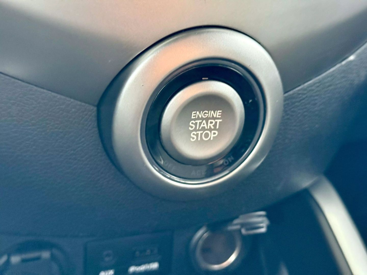 2013 Hyundai Veloster - Image 28