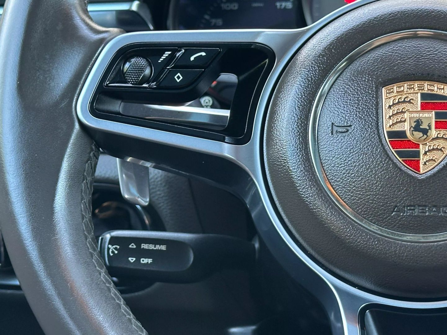 2015 Porsche Macan - Image 26