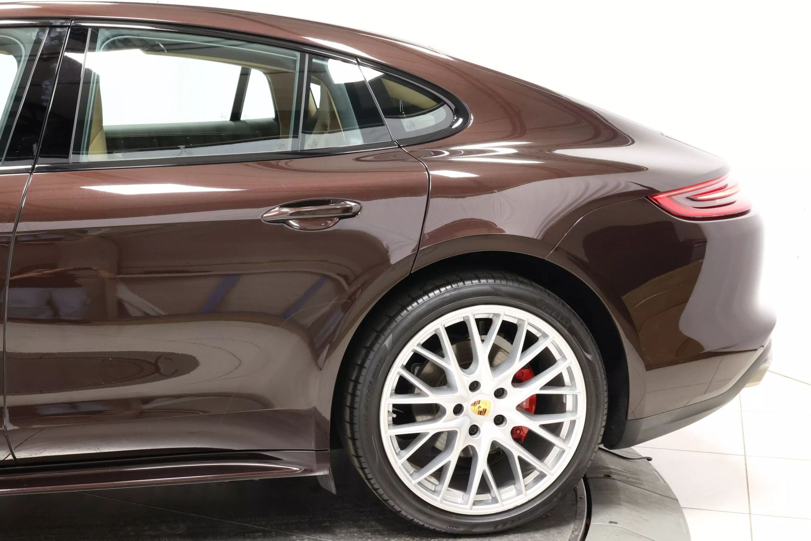 2017 Porsche Panamera - Image 8