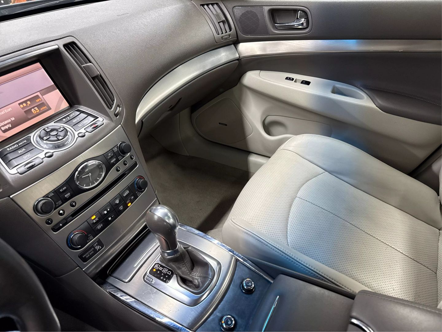 2012 Infiniti G - Image 33