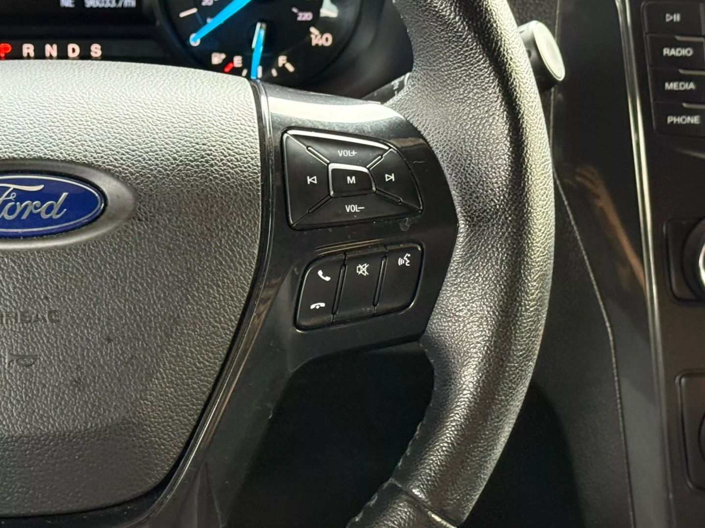 2018 Ford Explorer - Image 33