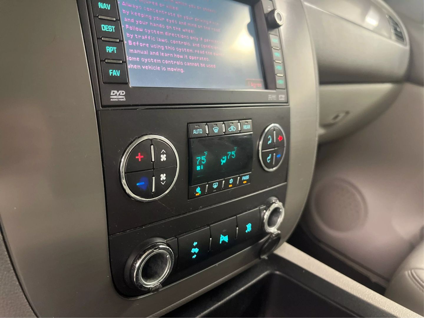 2009 Chevrolet Suburban 1500 - Image 30