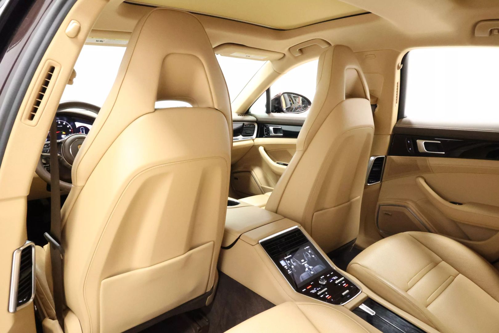 2017 Porsche Panamera - Image 57