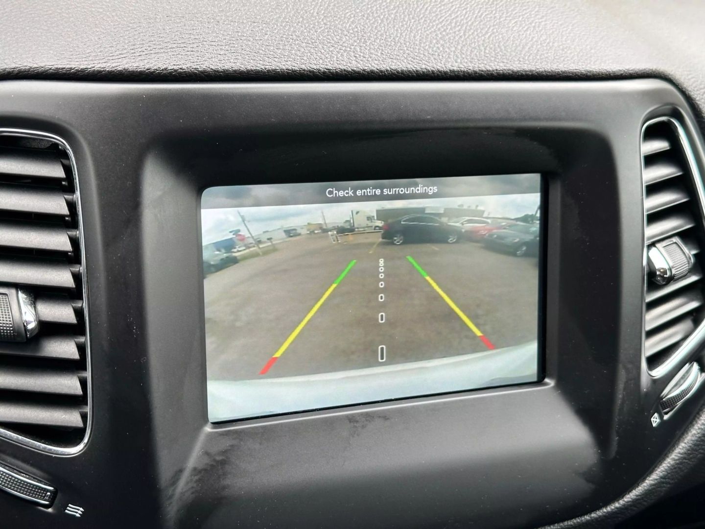 2019 Jeep Compass - Image 31