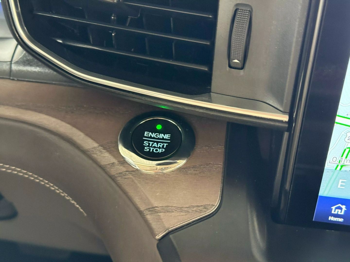 2020 Ford Explorer - Image 31