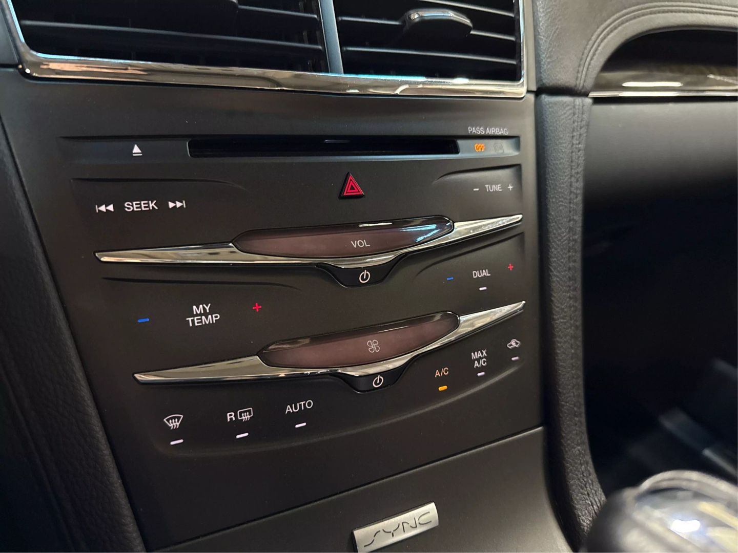 2017 Lincoln Mkt - Image 24