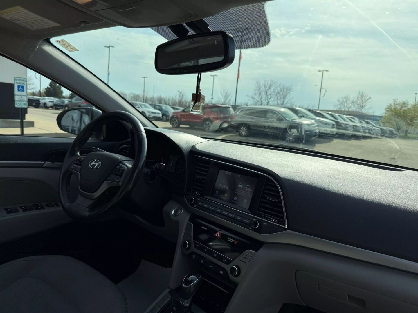 2018 Hyundai Elantra - Image 23