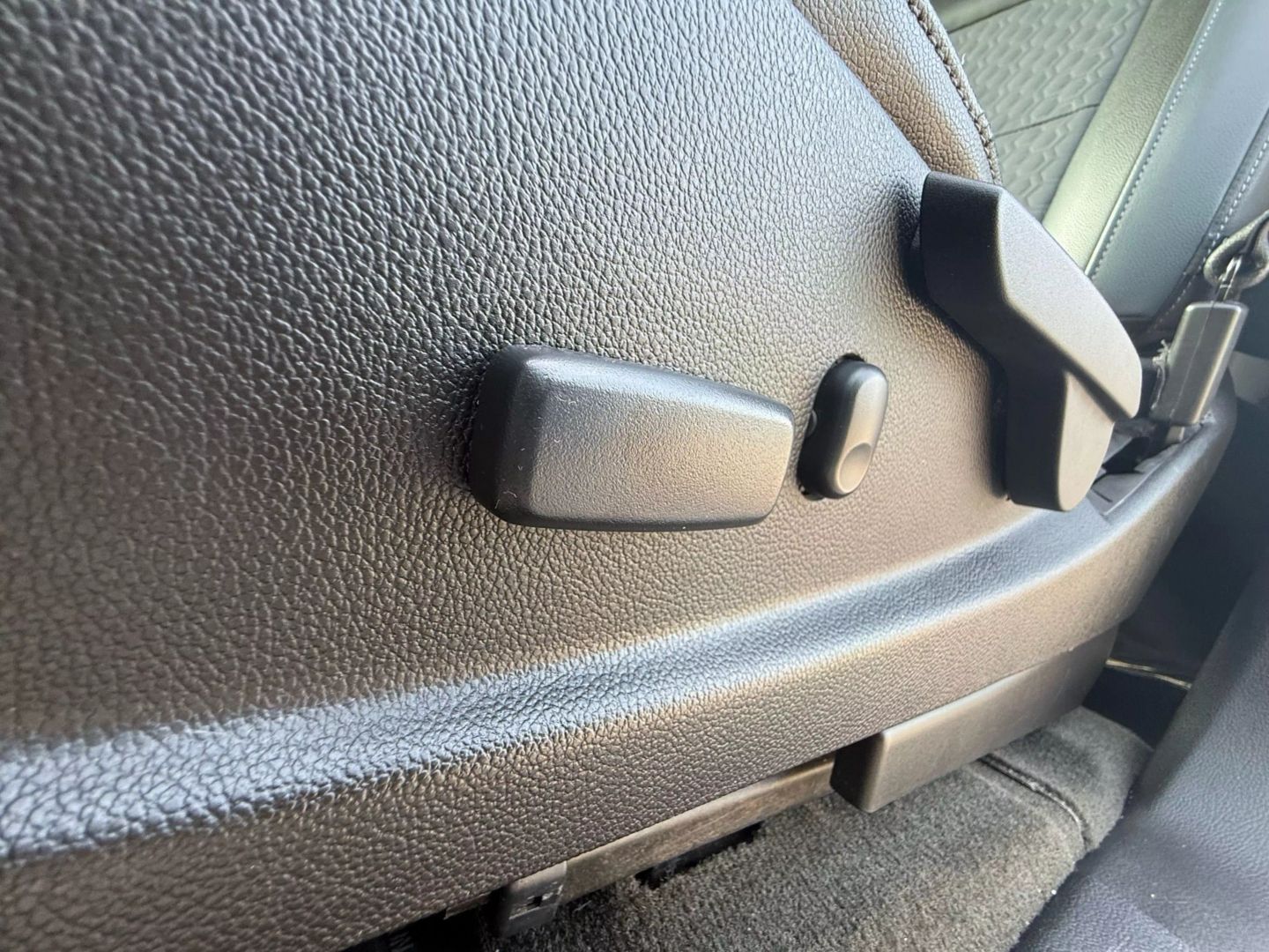 2016 Chevrolet Colorado Crew Cab - Image 19