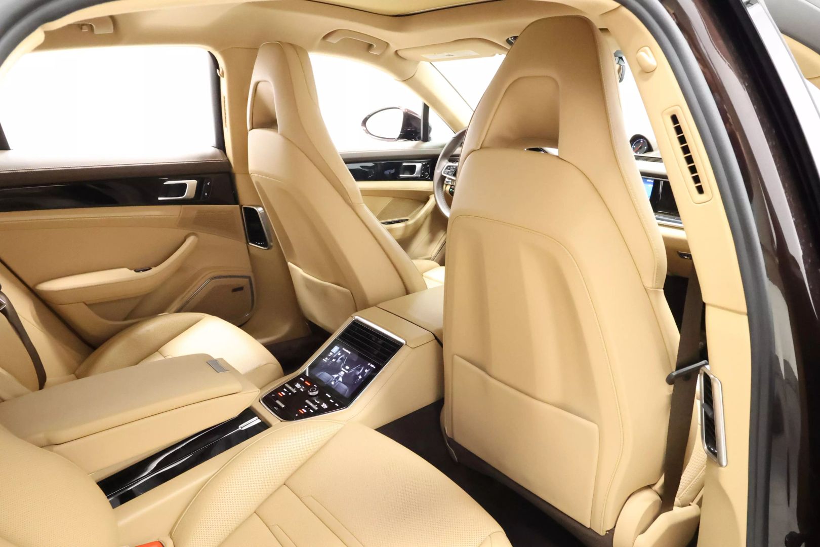 2017 Porsche Panamera - Image 83