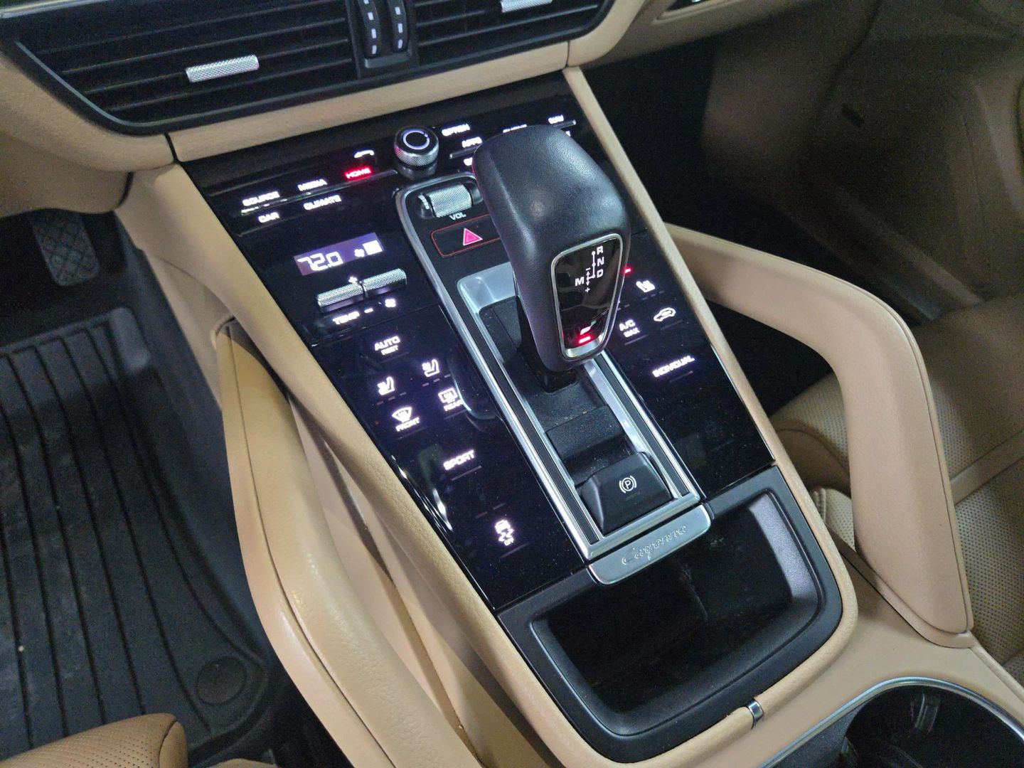 2021 Porsche Cayenne - Image 16