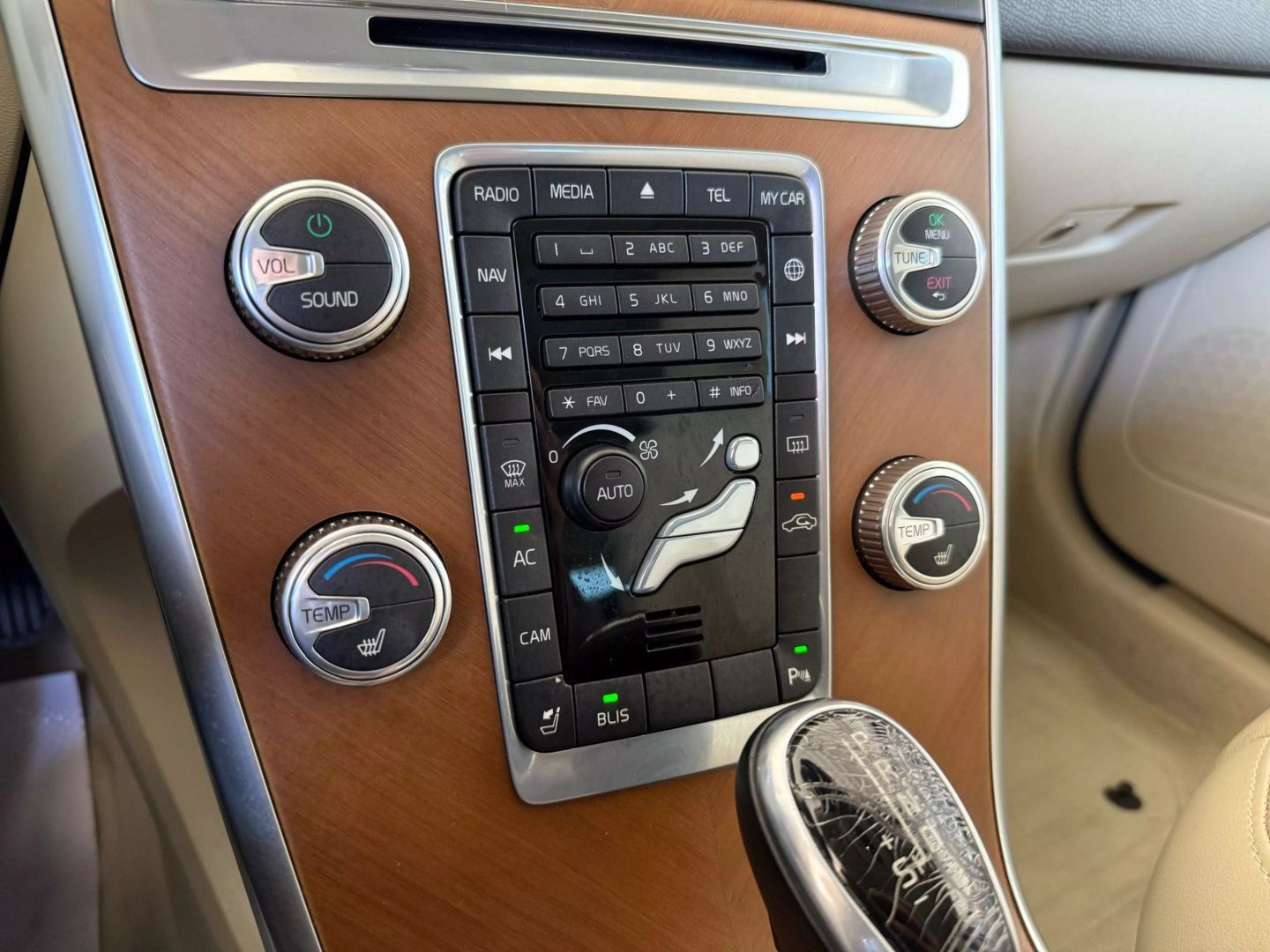 2015 Volvo Xc60 - Image 44