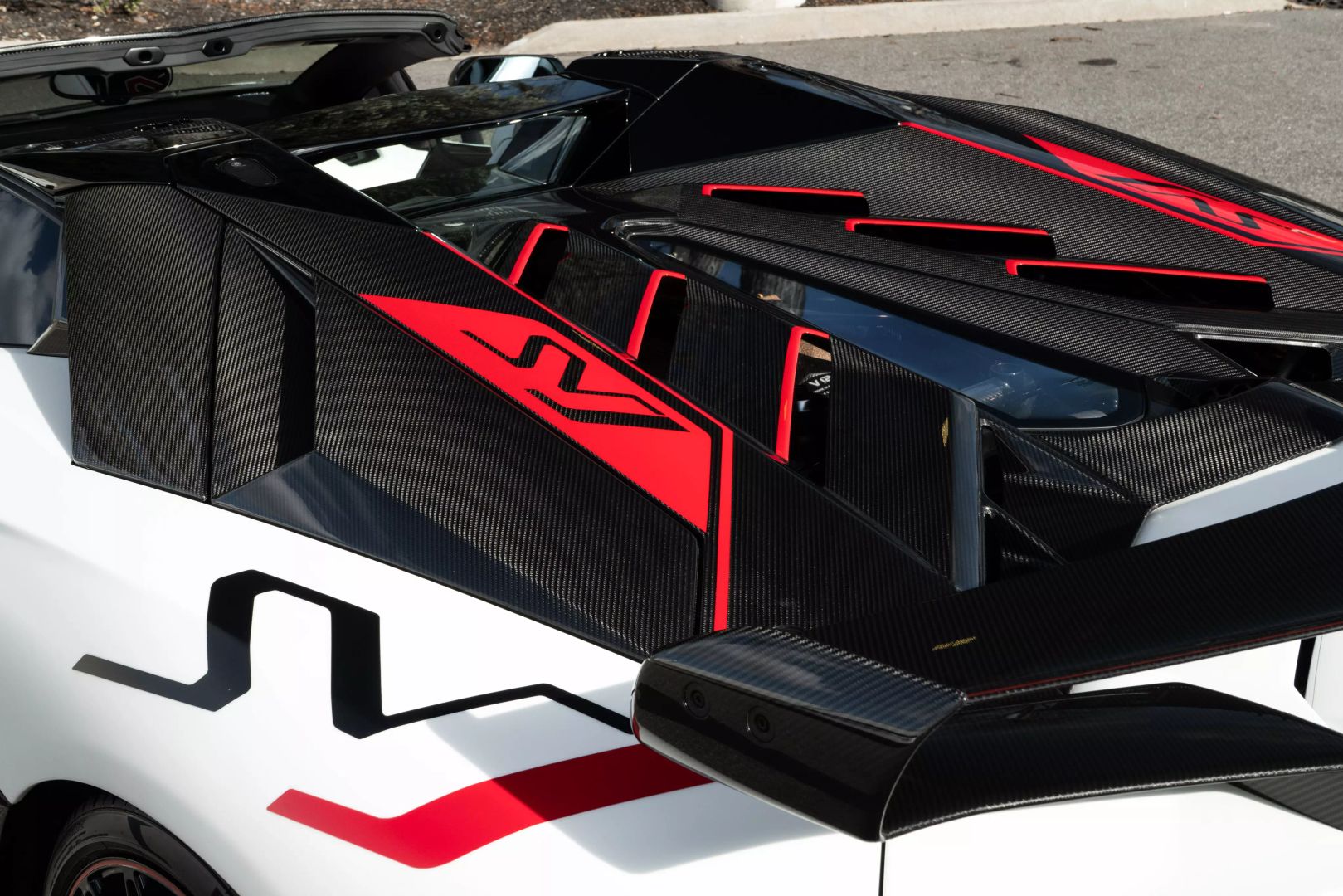 2021 Lamborghini Aventador - Image 33