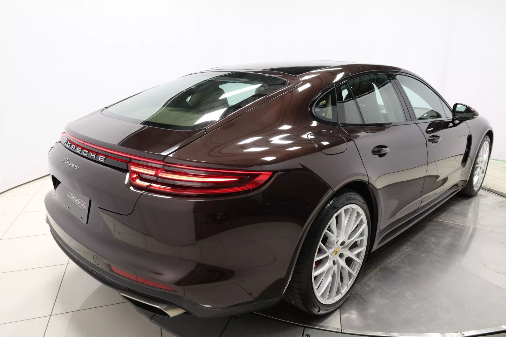 2017 Porsche Panamera - Image 4