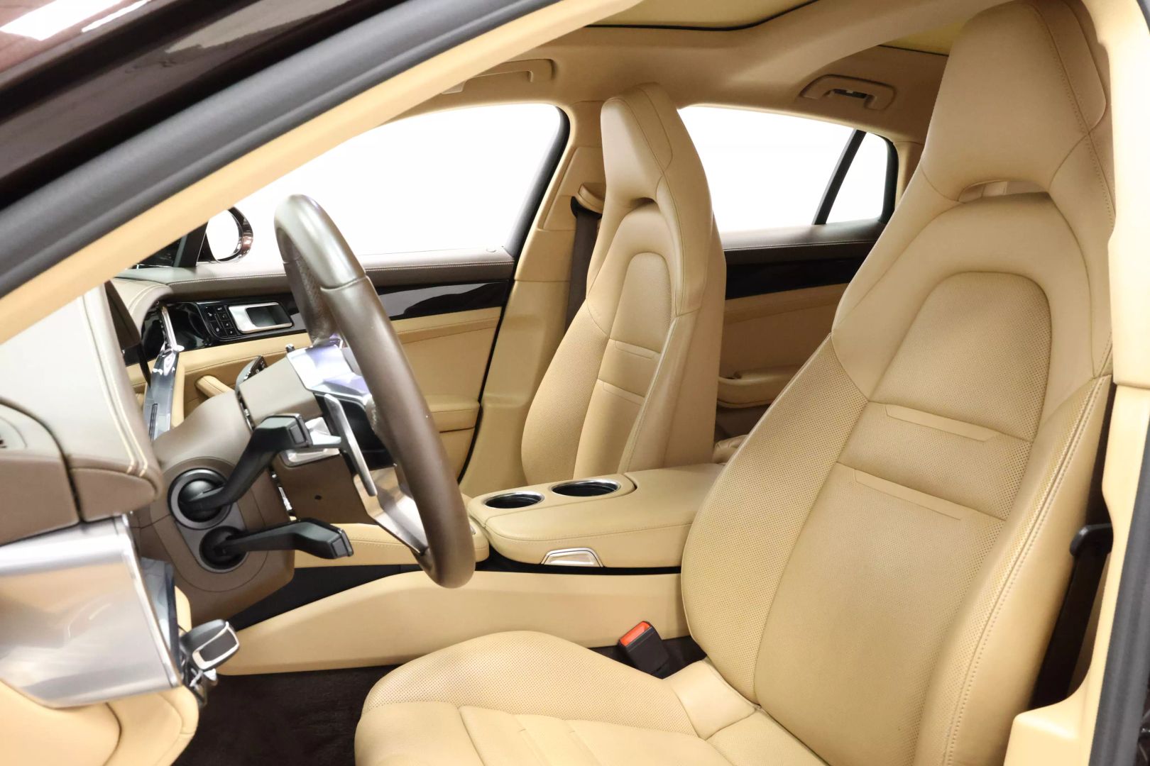 2017 Porsche Panamera - Image 16