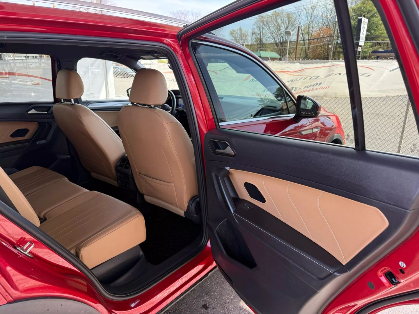 2022 Volkswagen Tiguan - Image 21