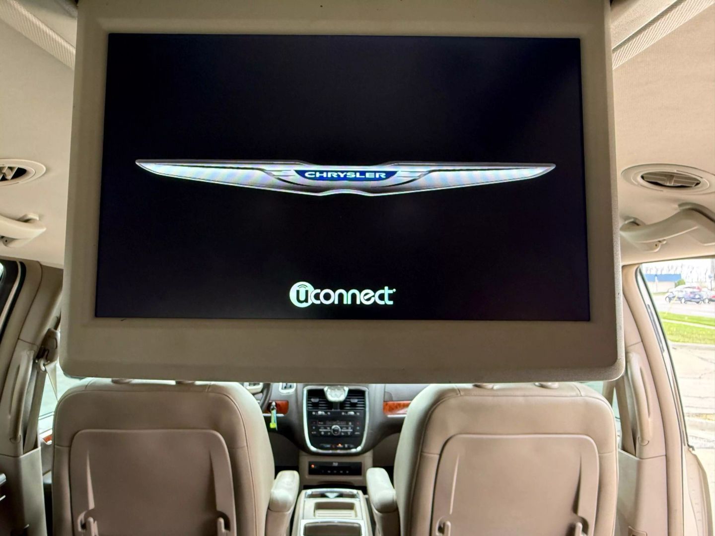 2016 Chrysler Town & Country - Image 27