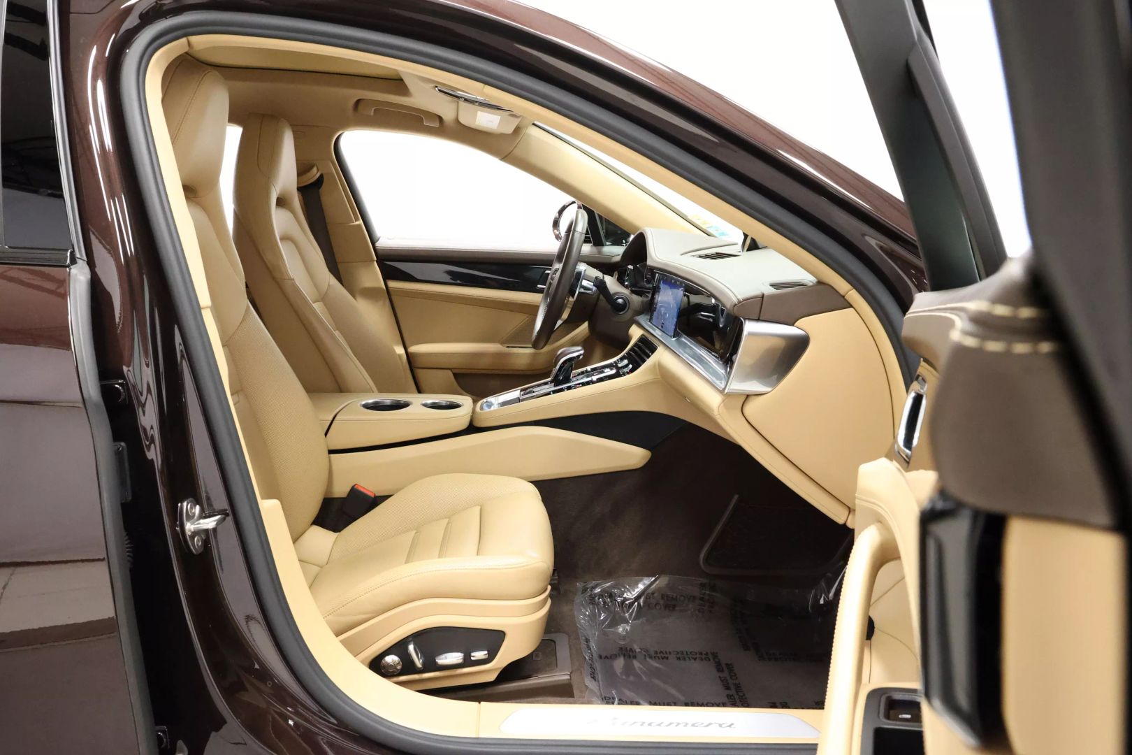 2017 Porsche Panamera - Image 88