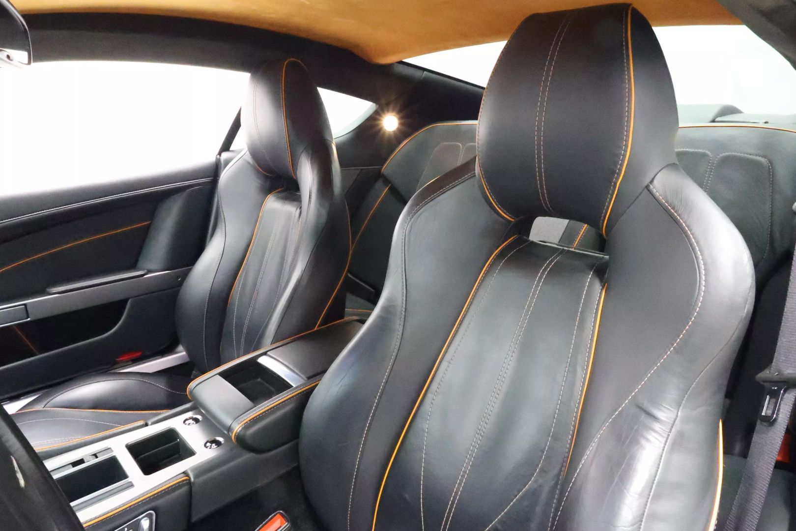 2012 Aston Martin Virage - Image 13
