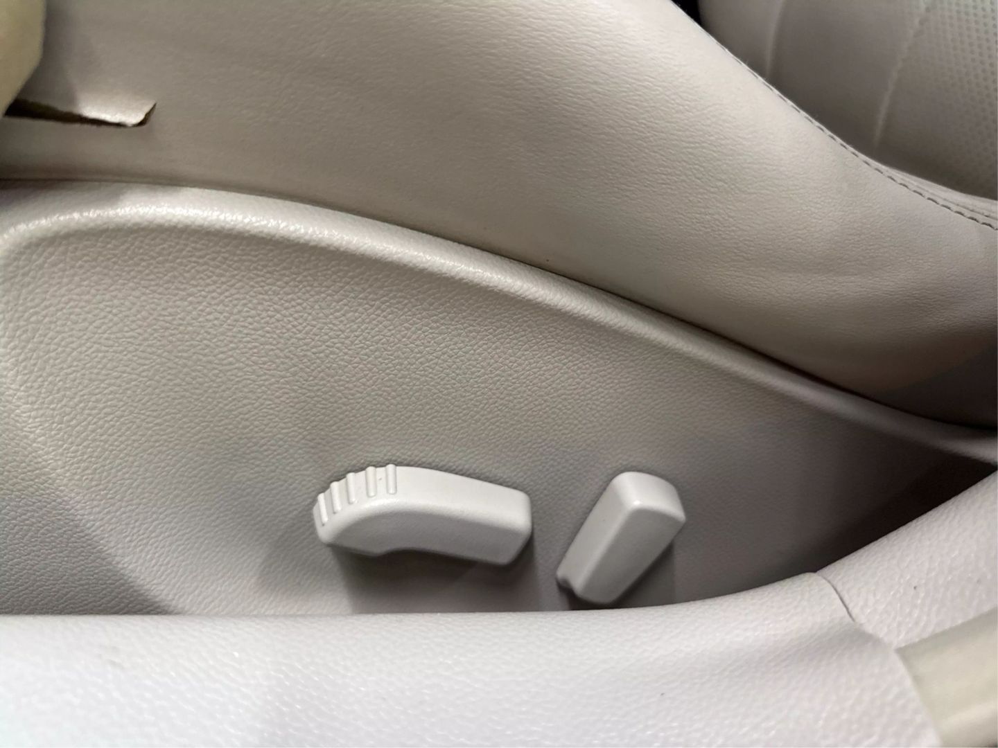 2012 Infiniti G - Image 36