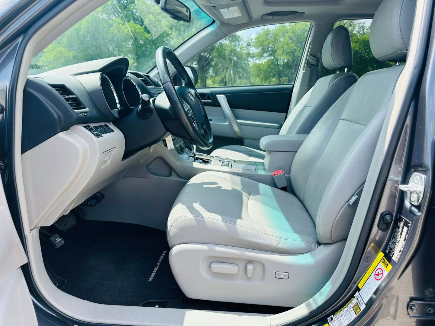 2011 Toyota Highlander - Image 12