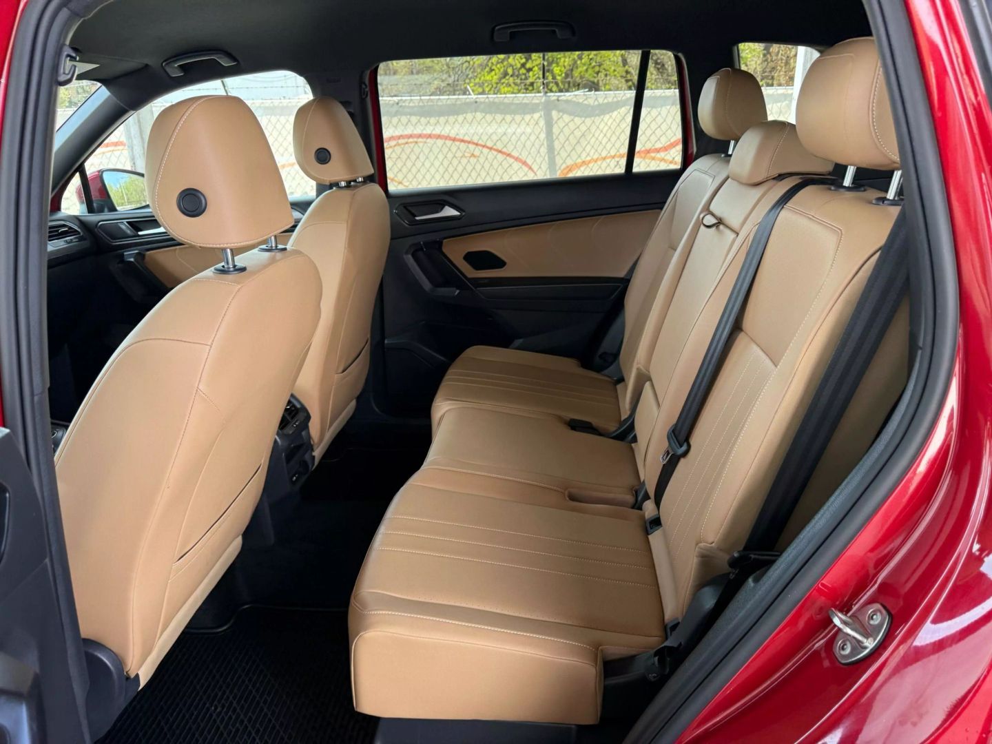 2022 Volkswagen Tiguan - Image 18