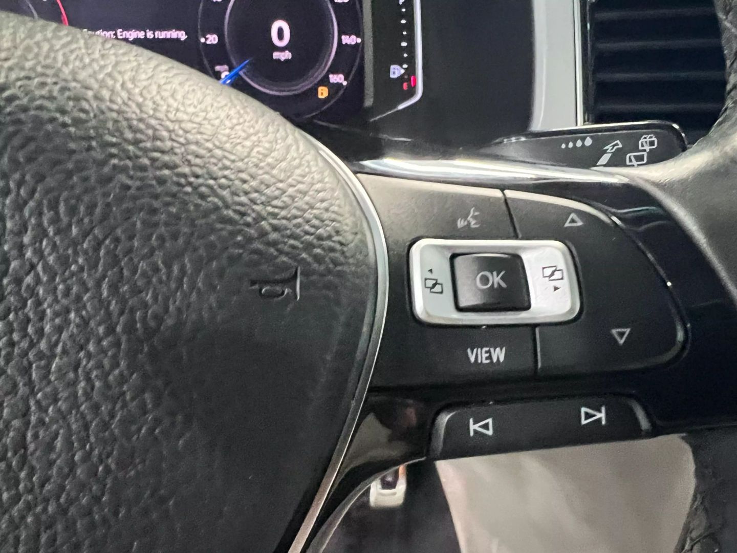 2019 Volkswagen Atlas Sel R-line Sport Utility 4d - Image 37