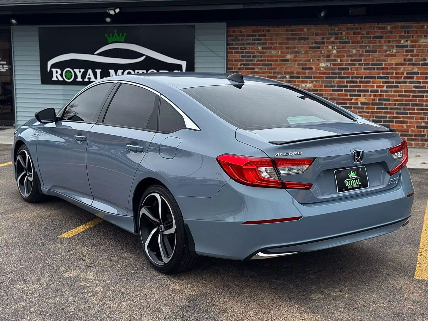 2022 Honda Accord Hybrid - Image 9
