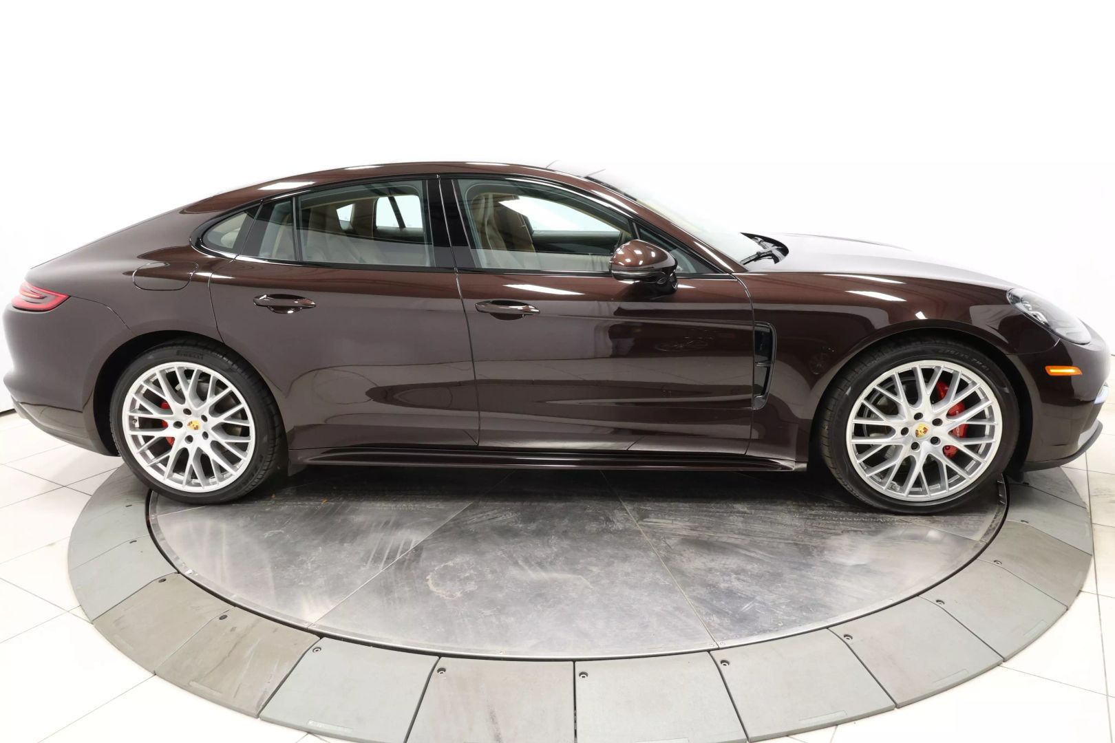 2017 Porsche Panamera - Image 64