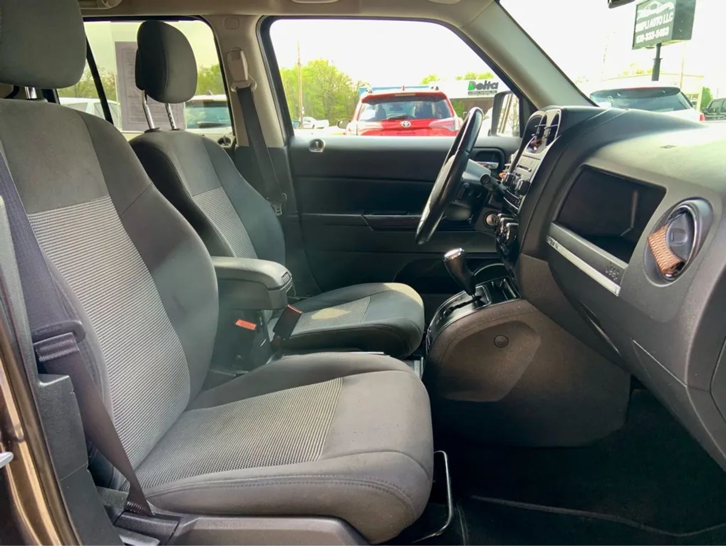 Image 8 of 2017 JEEP PATRIOT
