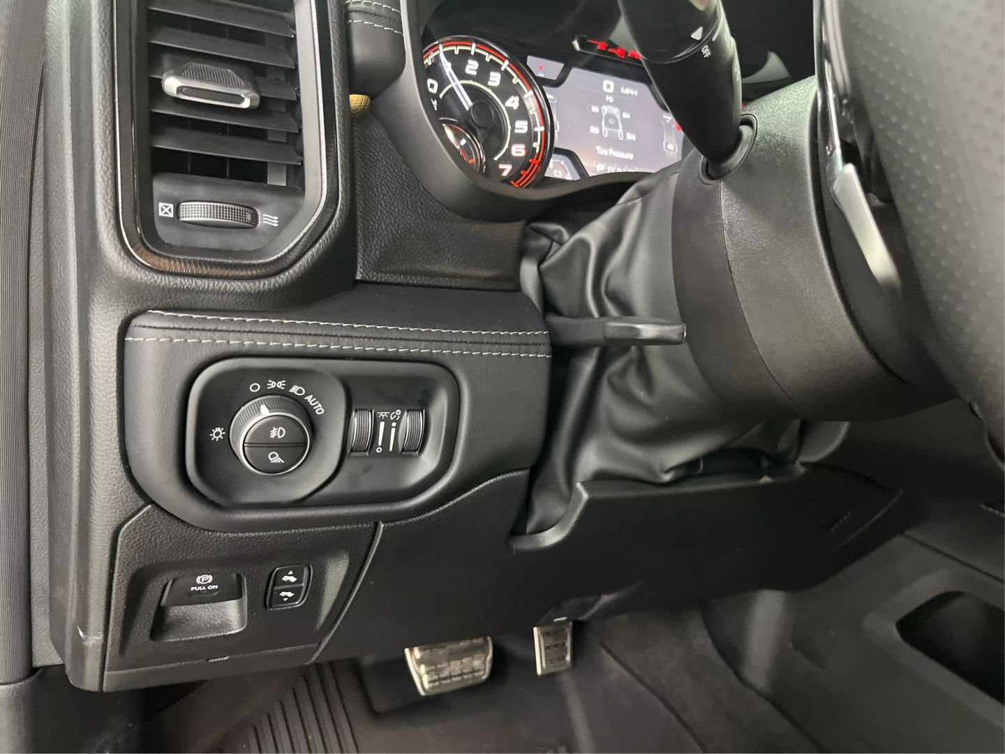 2022 Ram 1500 Crew Cab - Image 19
