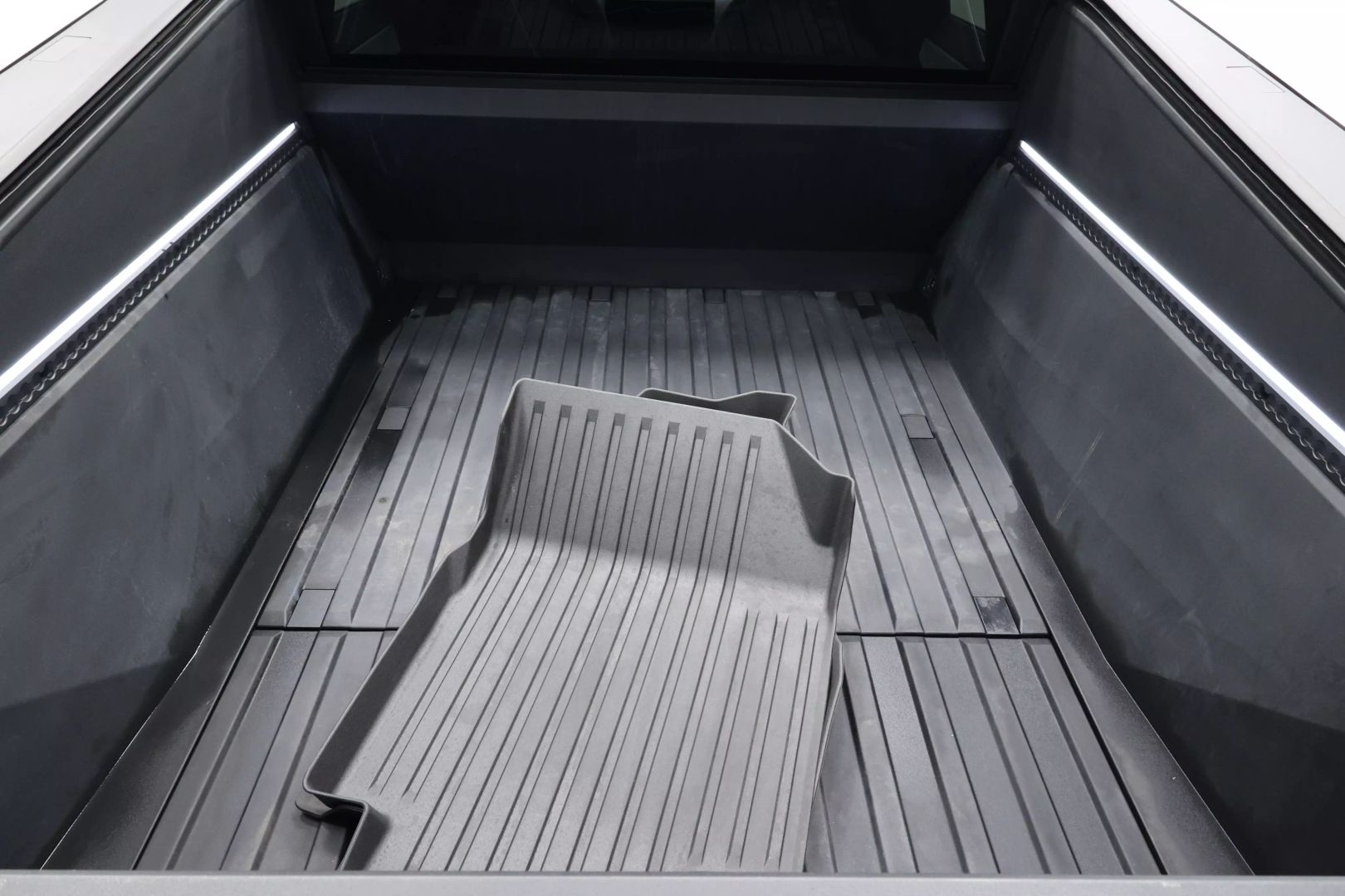 2024 Tesla Cybertruck - Image 75