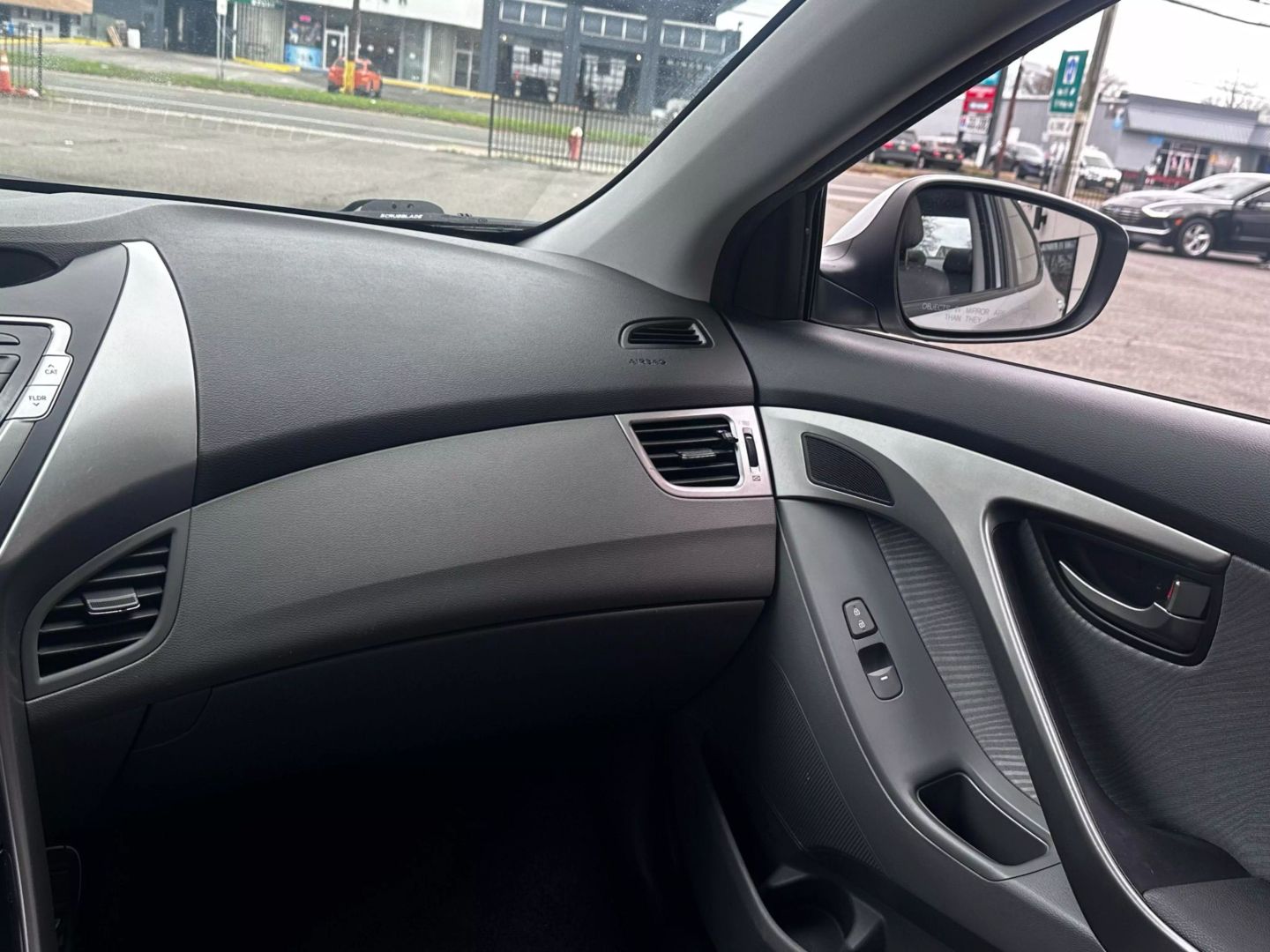 2013 Hyundai Elantra - Image 19