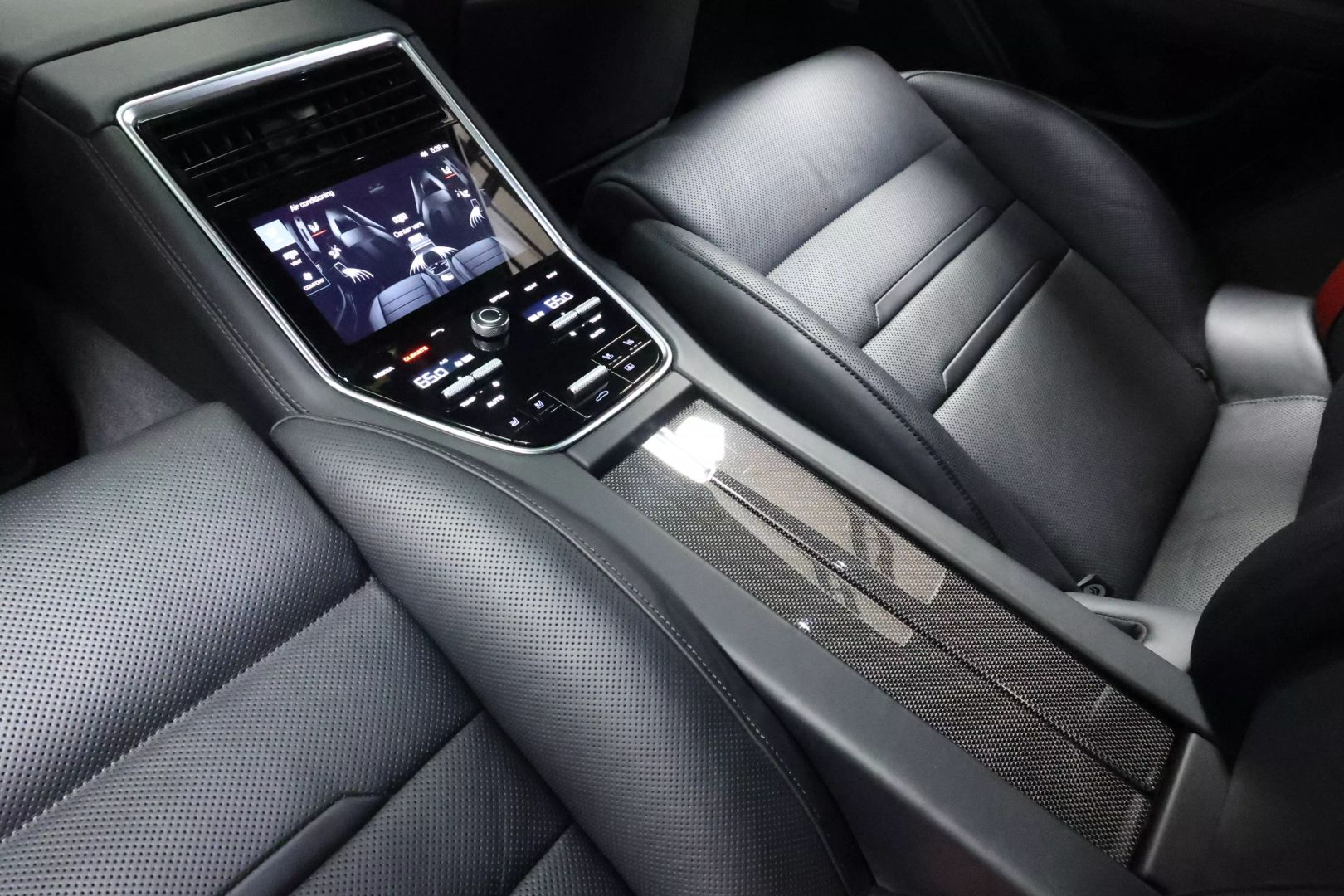 2017 Porsche Panamera - Image 66