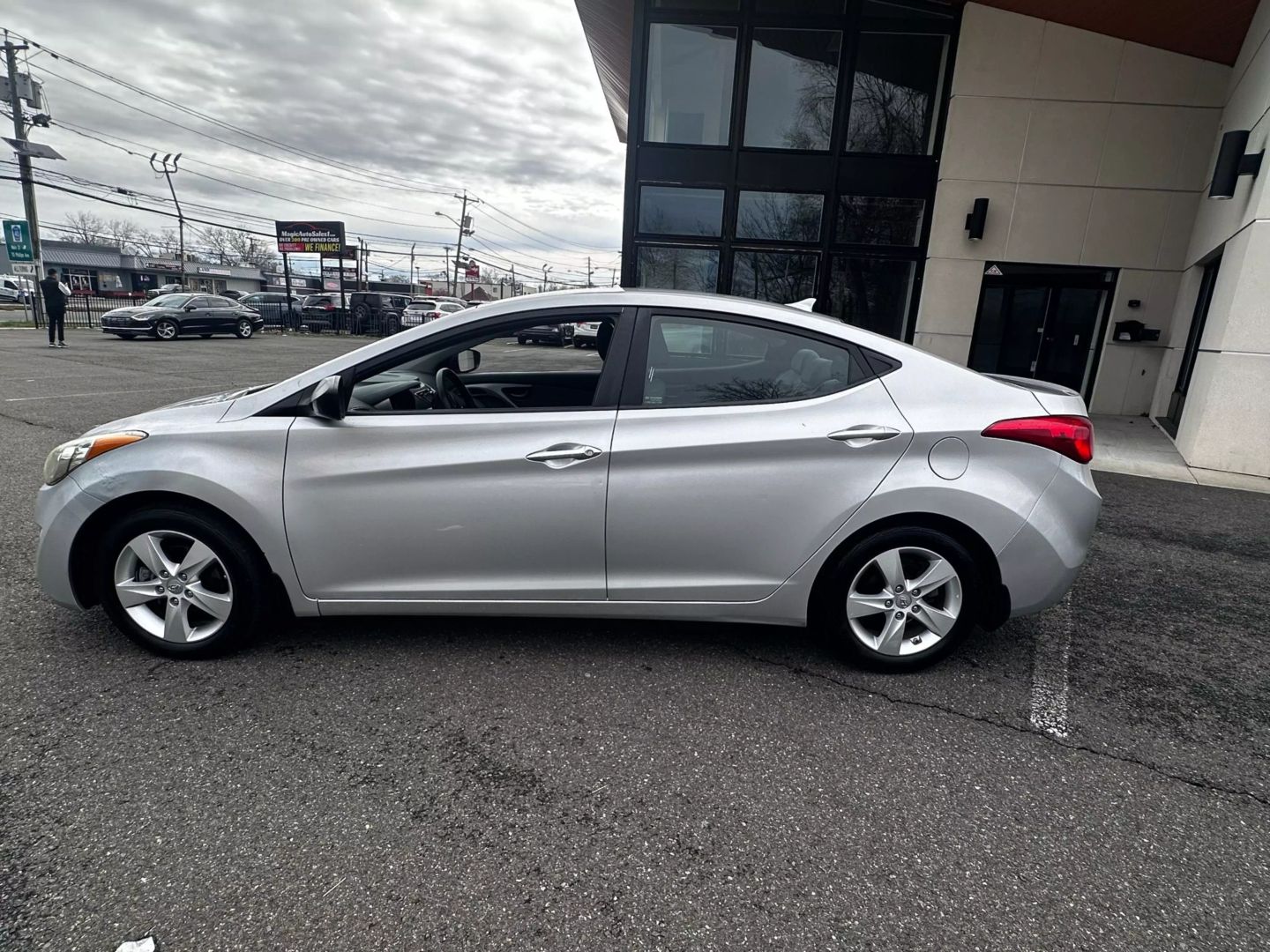 2013 Hyundai Elantra - Image 3