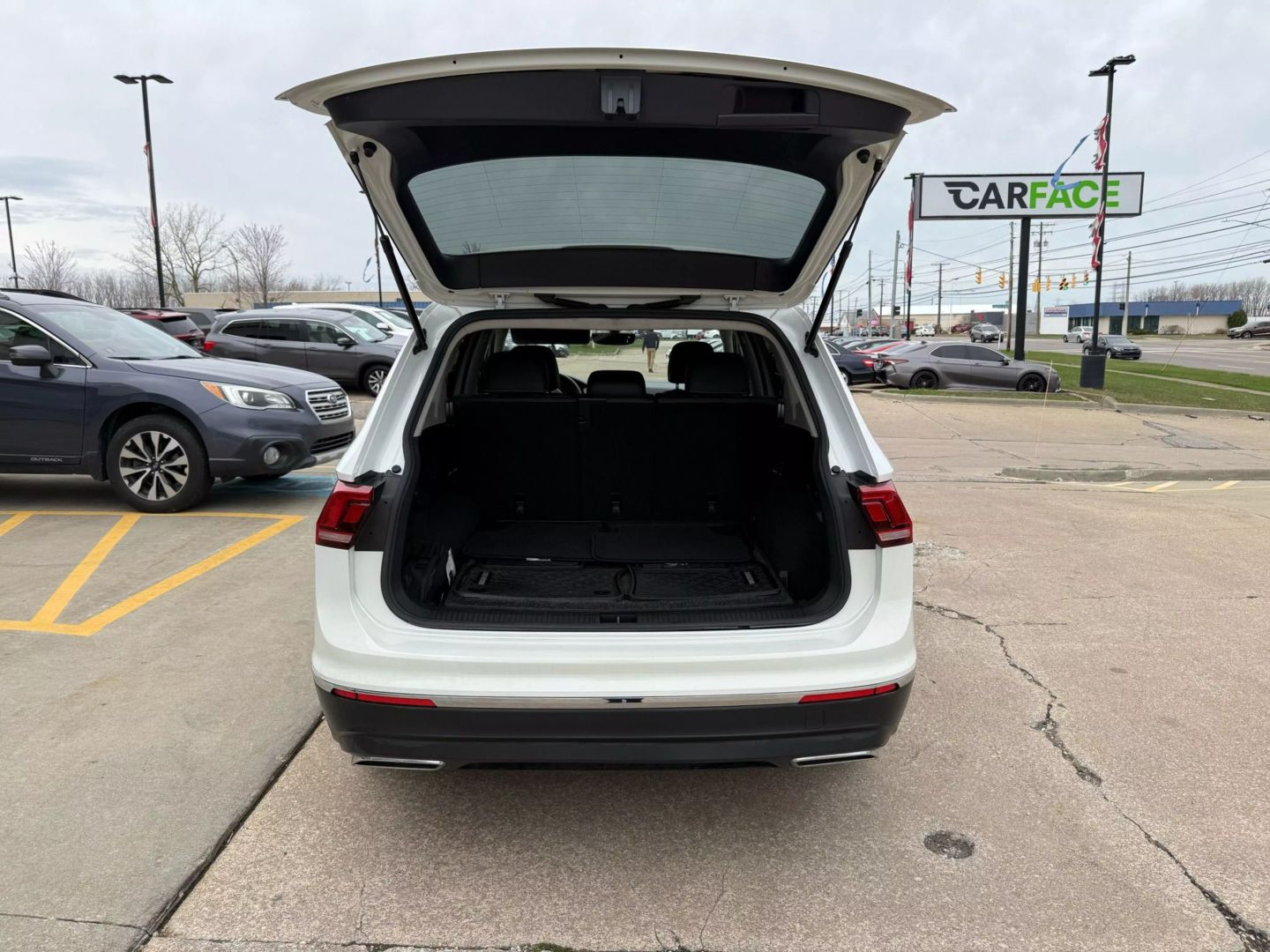 2021 Volkswagen Tiguan - Image 11
