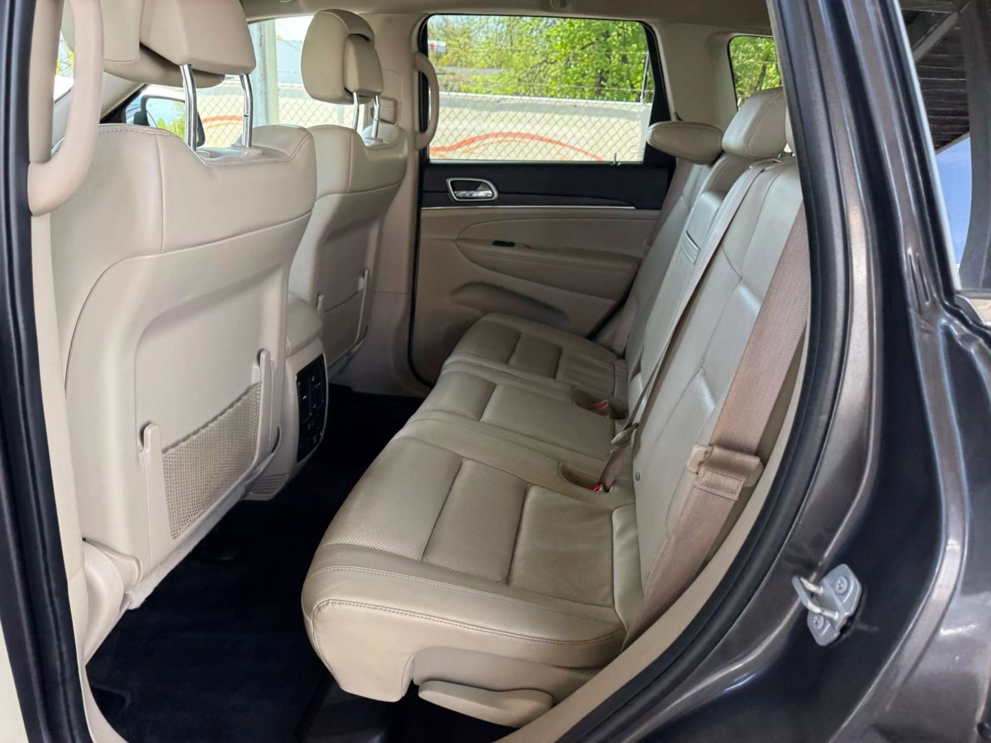 2018 Jeep Grand Cherokee - Image 18