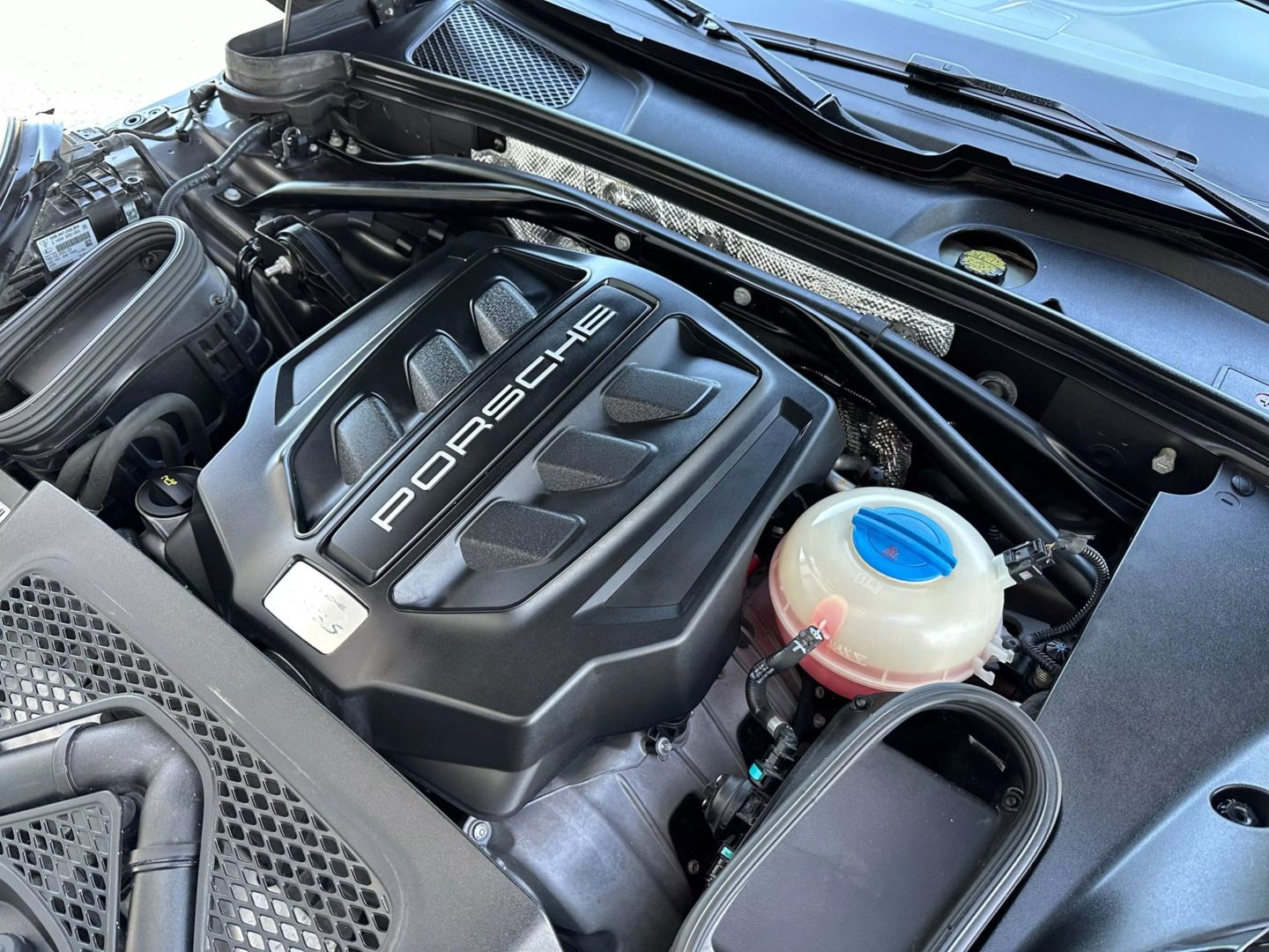 2015 Porsche Macan - Image 33
