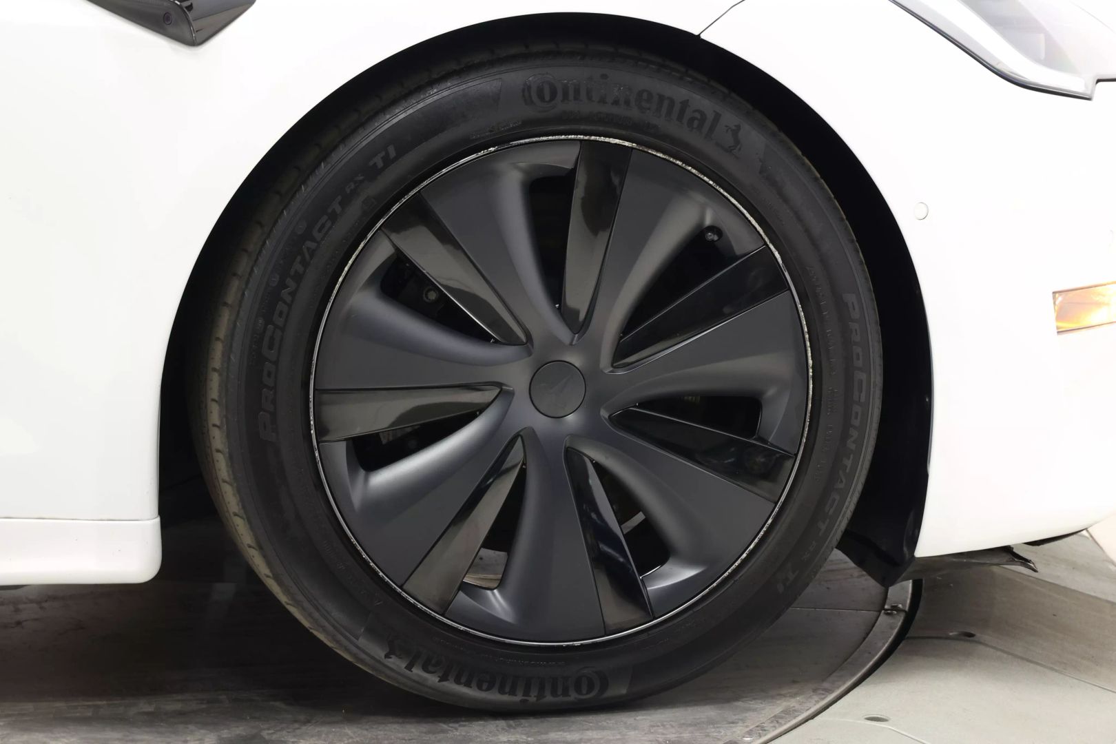 2022 Tesla Model S - Image 90