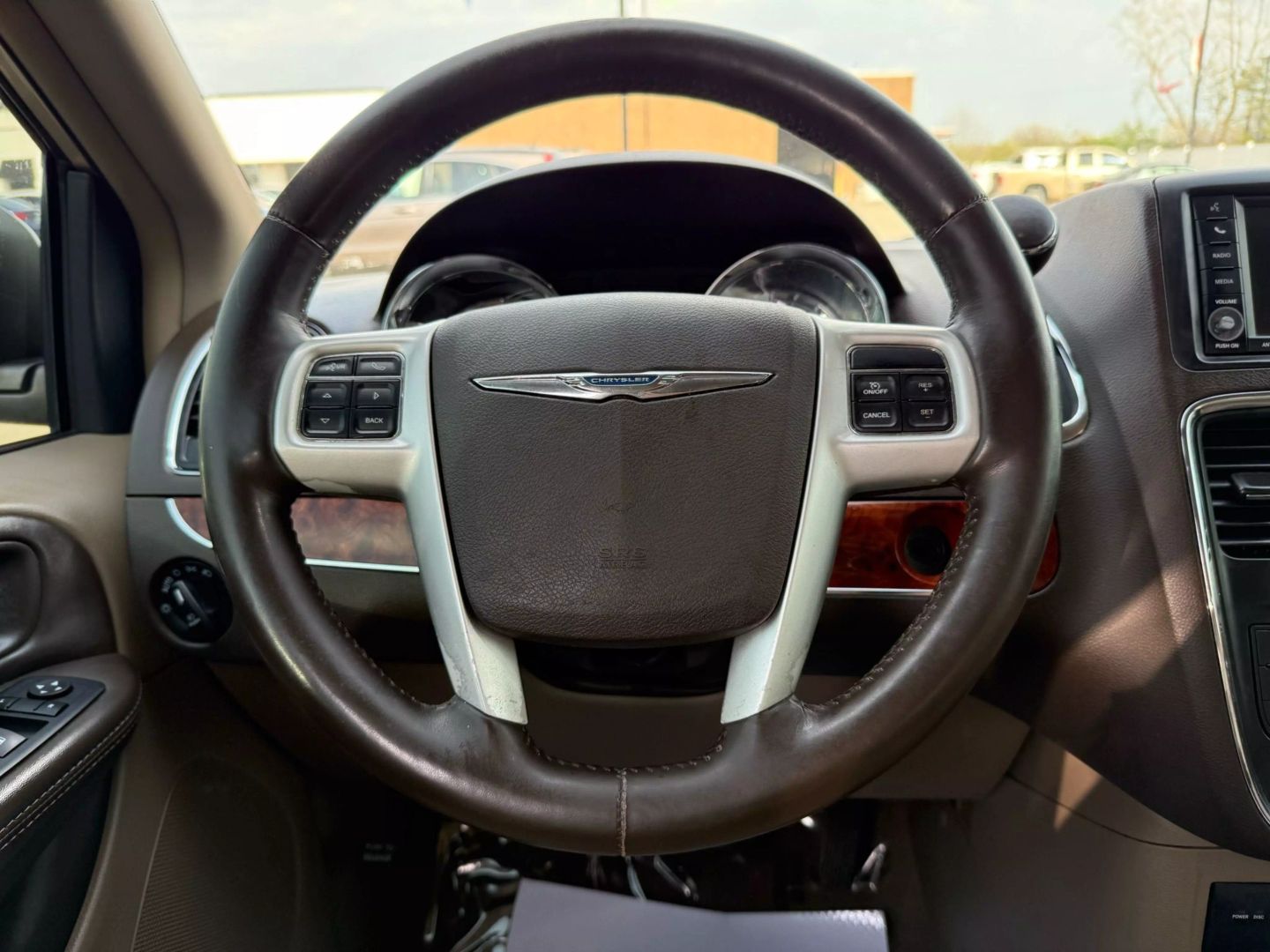 2016 Chrysler Town & Country - Image 33