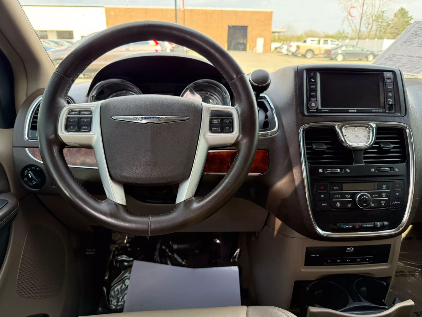 2016 Chrysler Town & Country - Image 32