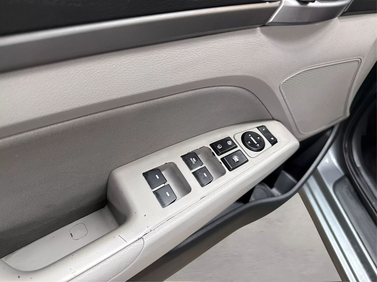 2018 Hyundai Elantra - Image 27