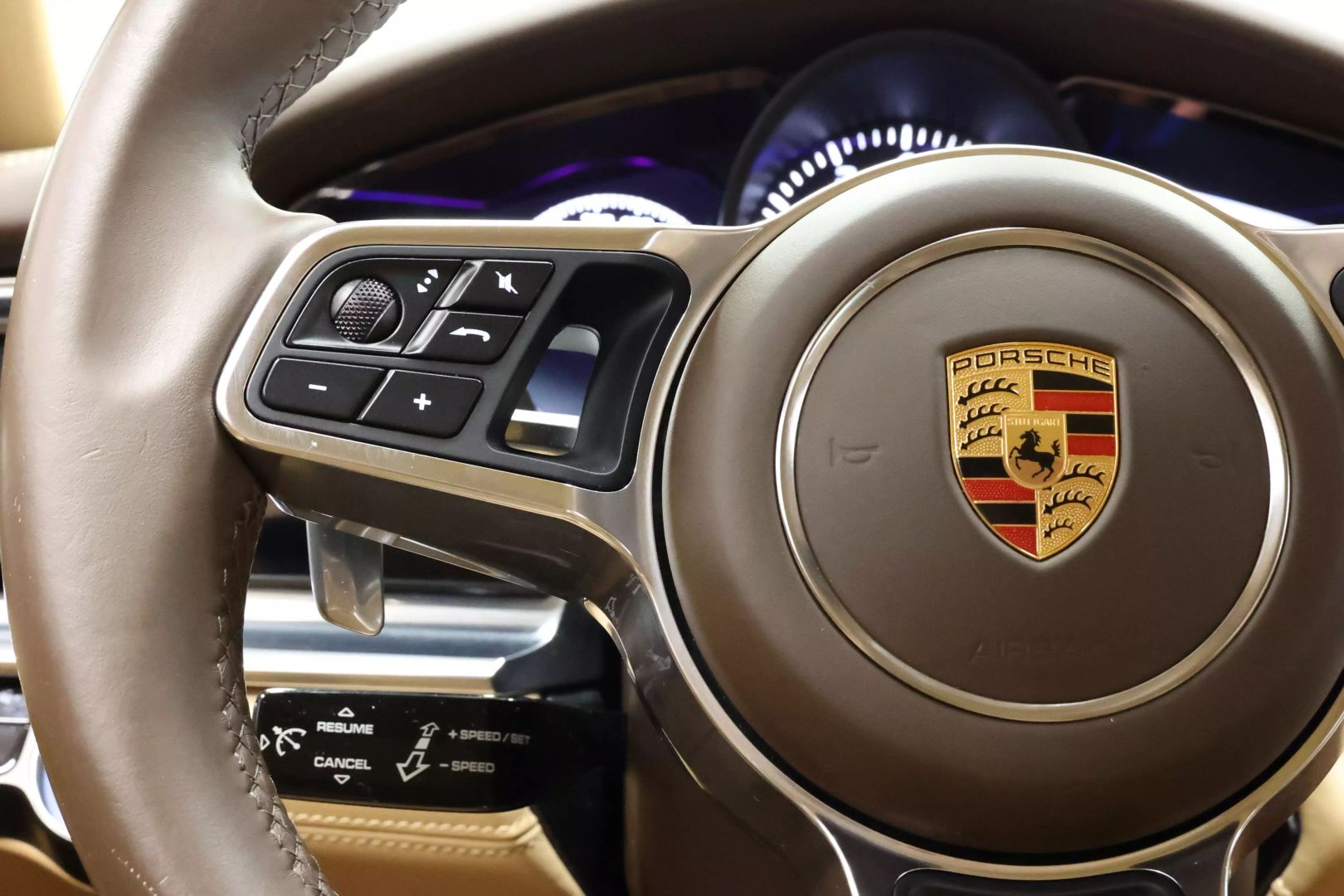 2017 Porsche Panamera - Image 21