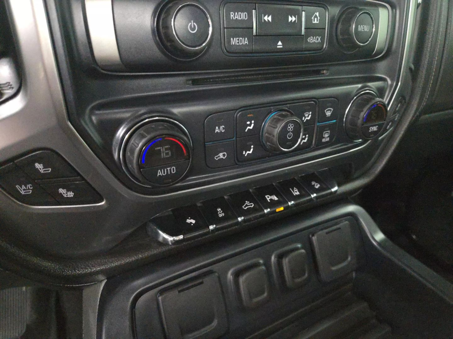 2014 Chevrolet Silverado 1500 Crew Cab - Image 25