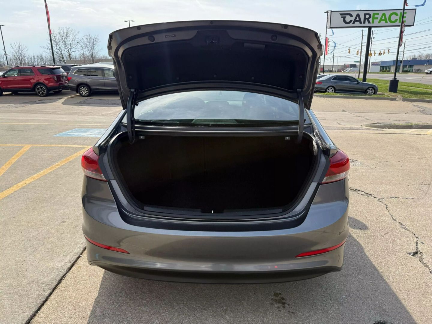 2018 Hyundai Elantra - Image 11