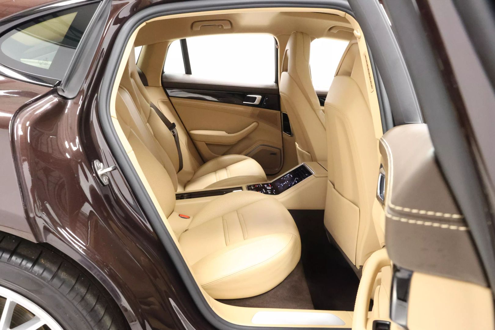 2017 Porsche Panamera - Image 71