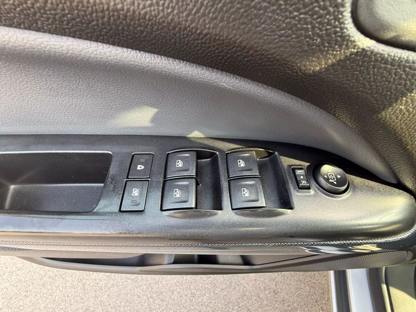 2016 Chevrolet Colorado Crew Cab - Image 12