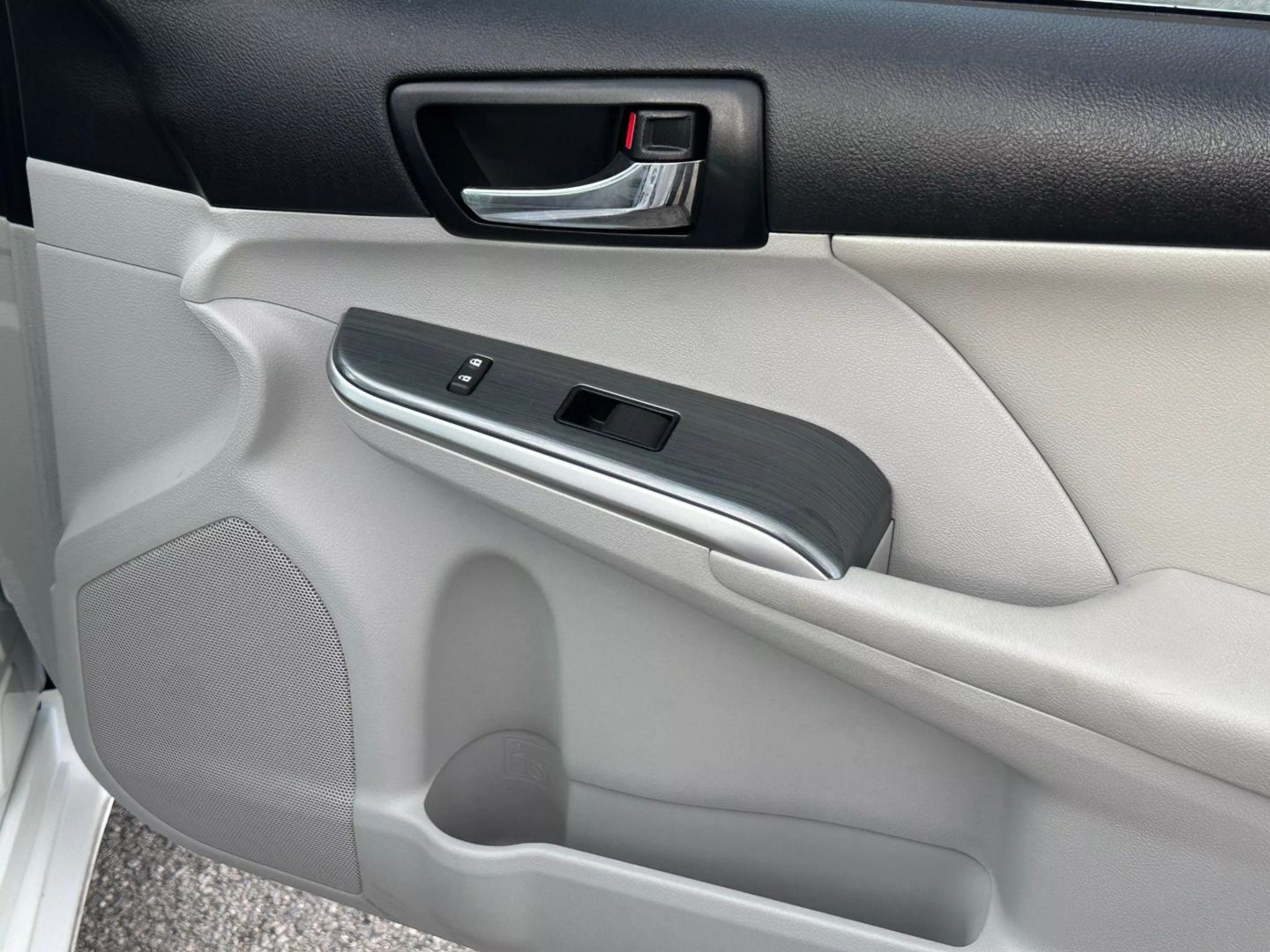 2012 Toyota Camry - Image 19