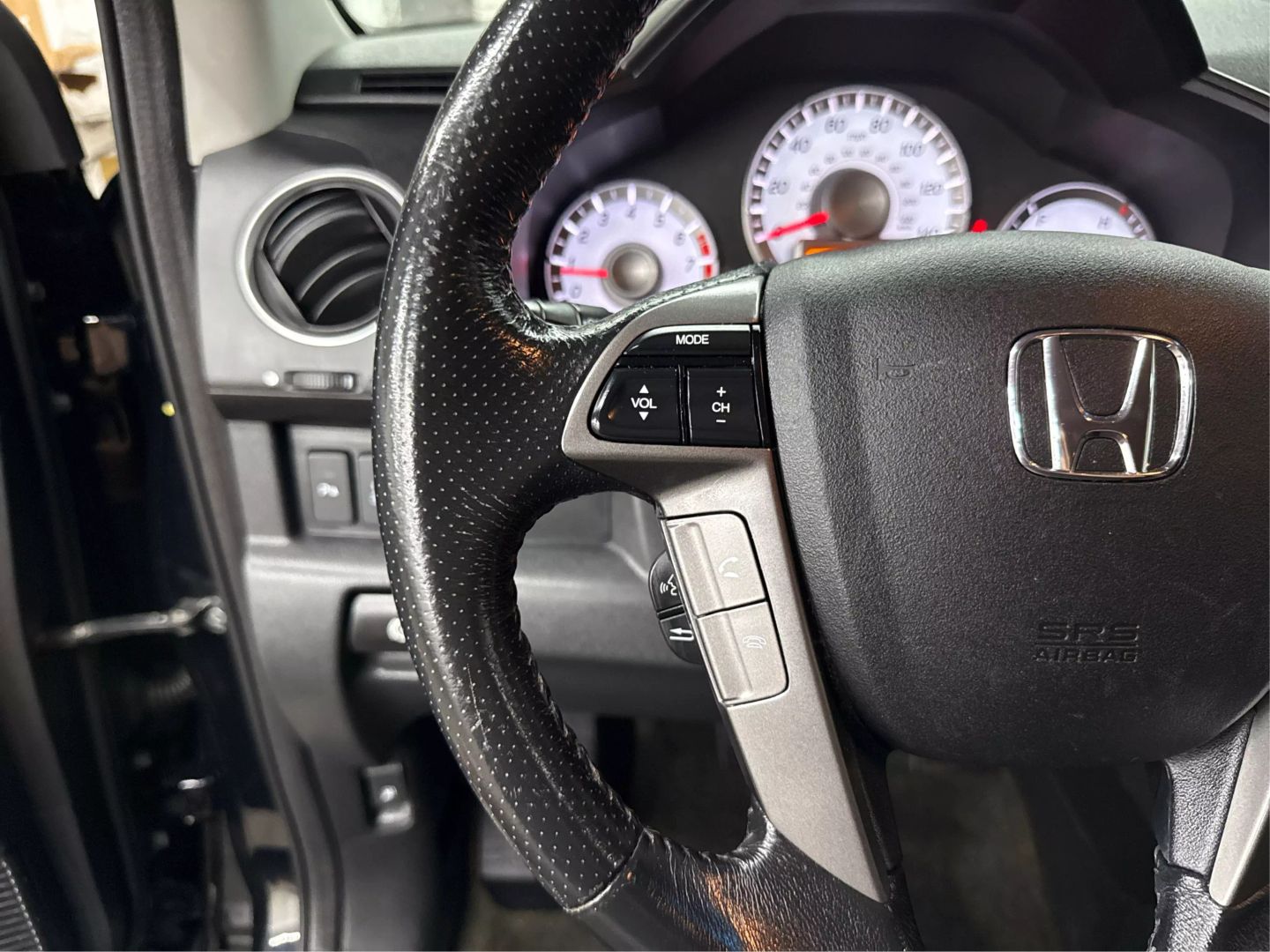 2015 Honda Pilot - Image 24