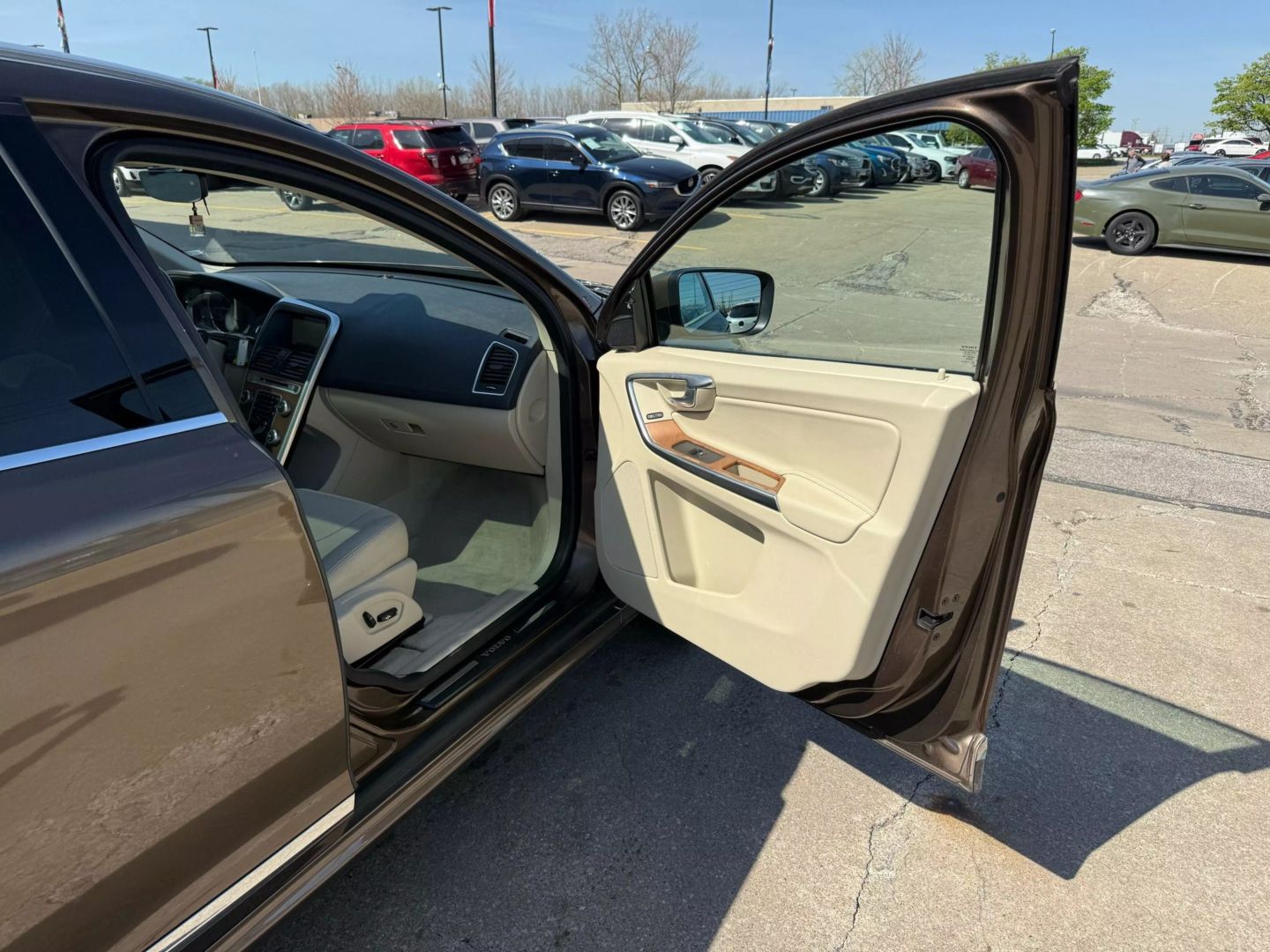 2015 Volvo Xc60 - Image 25